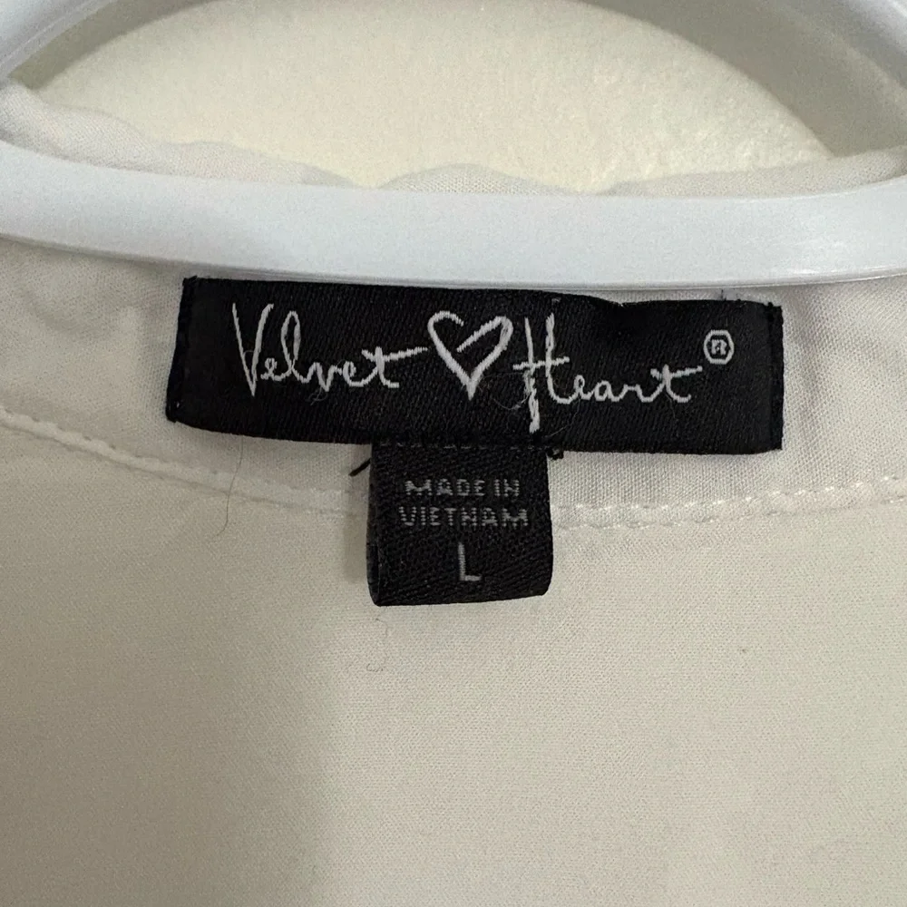 Velvet Heart Cream Blouse - Picture 2 of 5